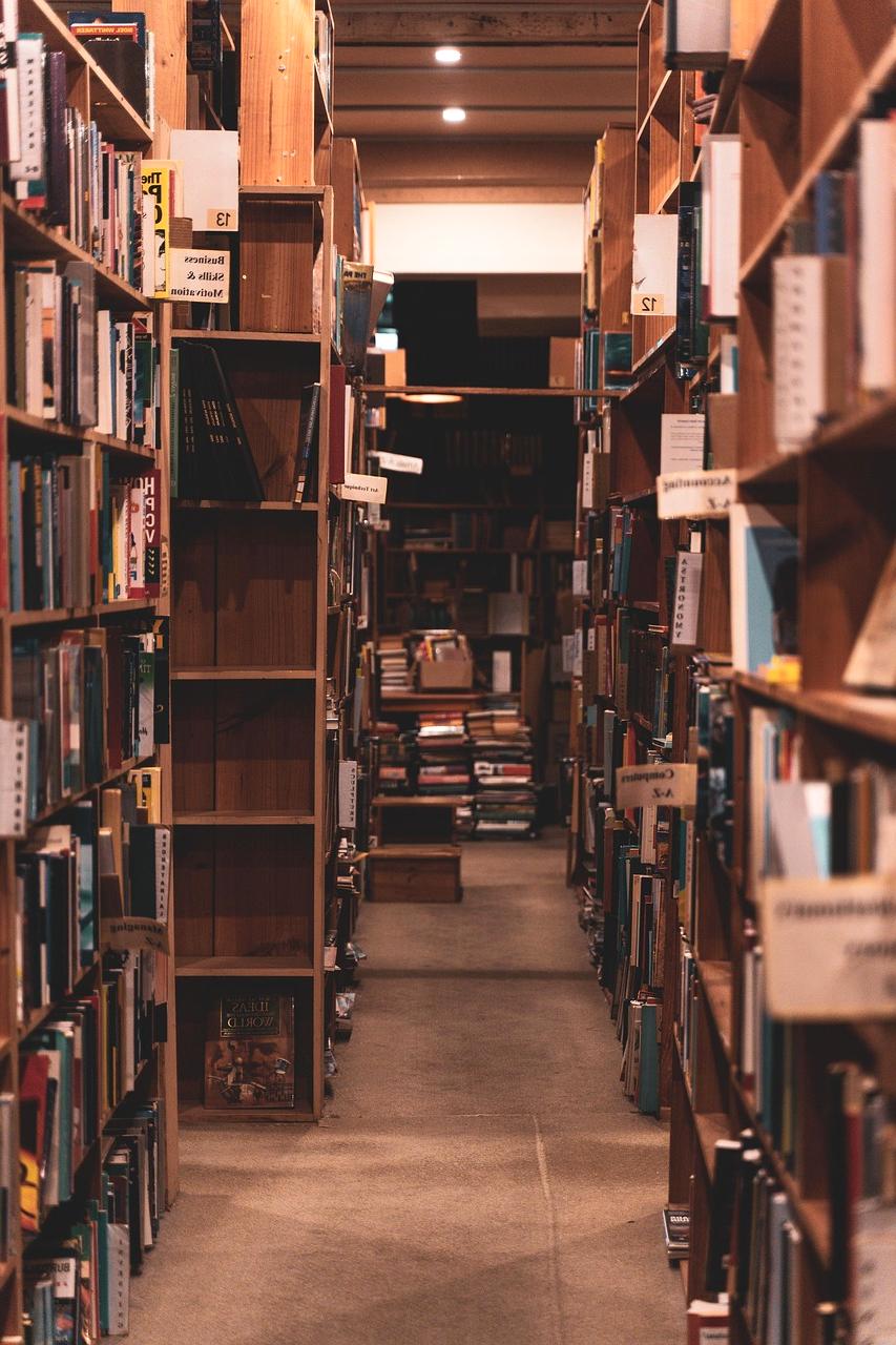 Imagine cu cărți și resurse educaționale pentru învățare