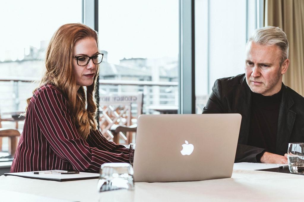 Echipa cukaboa lucrând împreună